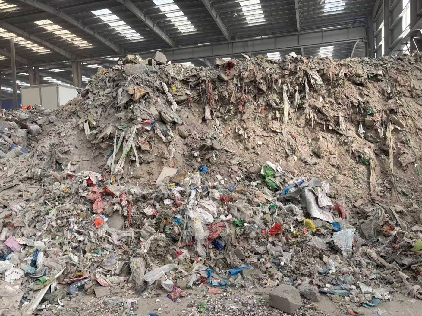 蔚澜环保河南漯河项目建筑装修混合垃圾来料